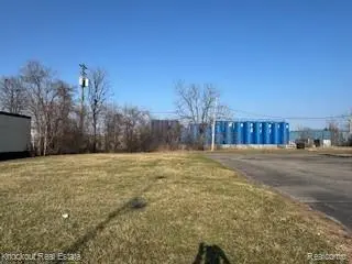 45258 Woodward AVE, Pontiac, MI 48341