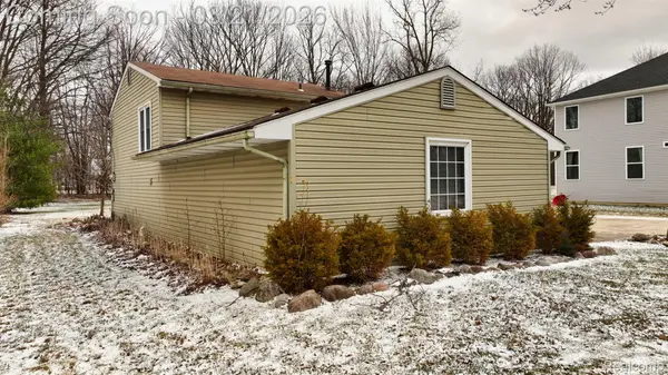 2202 Cook CT, Troy, MI 48083