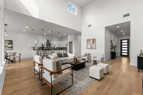 8910 Wadlington Avenue, Dallas, TX 75217