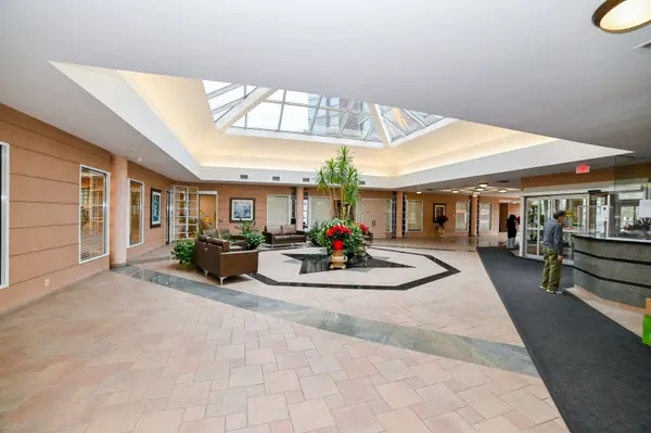 5 Concorde PL #807, Toronto C13, ON M3C 3M8