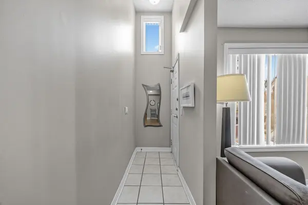 80 Aerodrome CRES #101, Toronto C11, ON M4G 4J1