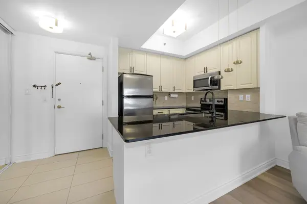 760 Sheppard AVE W #802, Toronto C06, ON M3H 0B3