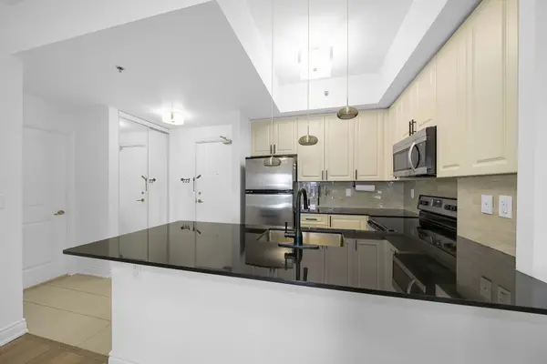 760 Sheppard AVE W #802, Toronto C06, ON M3H 0B3