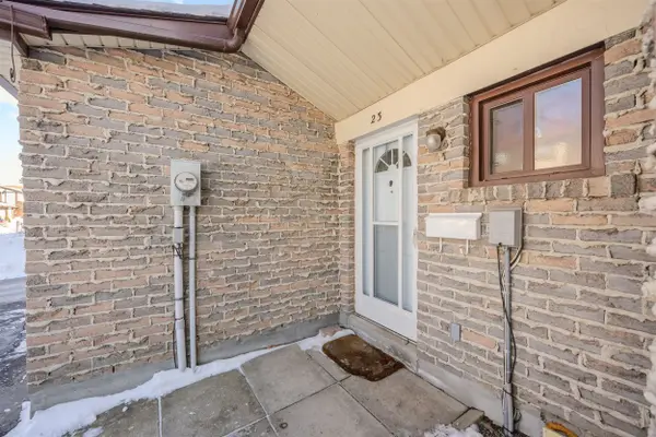 1975 Memory LN #23, Pickering, ON L1V 3M3