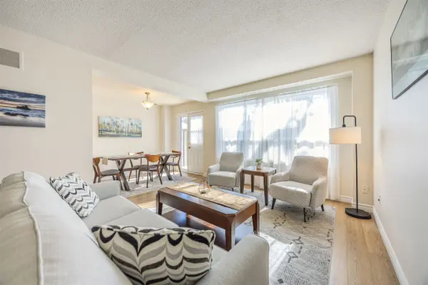 1975 Memory LN #23, Pickering, ON L1V 3M3