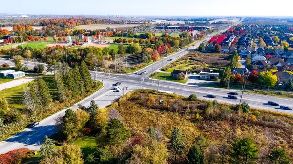 592 Taunton RD E, Ajax, ON L1T 4S9