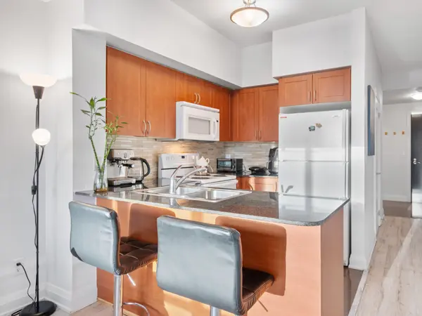 20 NORTH PARK RD #1110, Vaughan, ON L4J 0G7