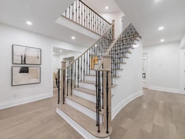 17 Sleepy Hollow LN, Whitchurch-stouffville, ON L4A 3G7