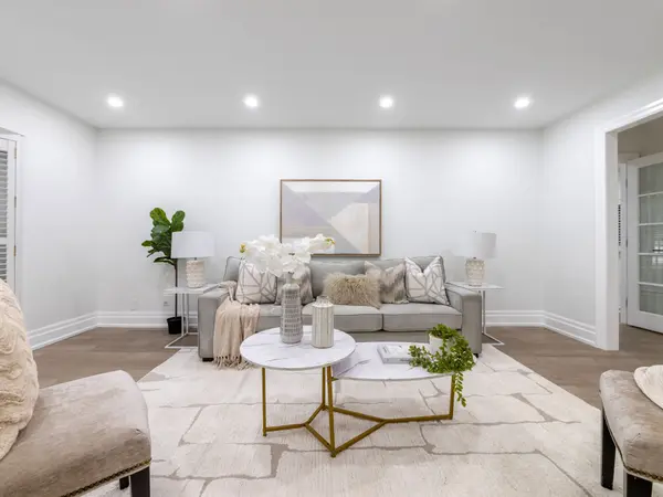 17 Sleepy Hollow LN, Whitchurch-stouffville, ON L4A 3G7