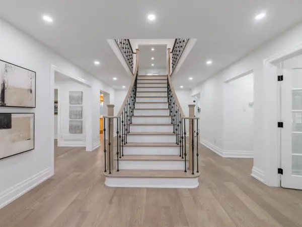 17 Sleepy Hollow LN, Whitchurch-stouffville, ON L4A 3G7