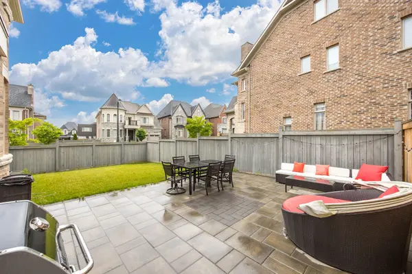 36 Hurst AVE, Vaughan, ON L5A 4Y5