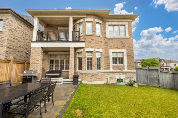 36 Hurst AVE, Vaughan, ON L5A 4Y5