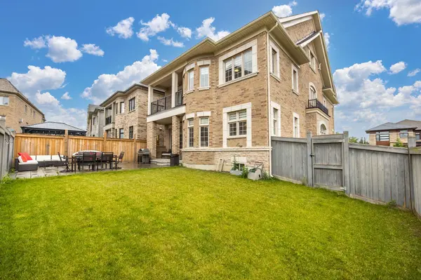 36 Hurst AVE, Vaughan, ON L5A 4Y5