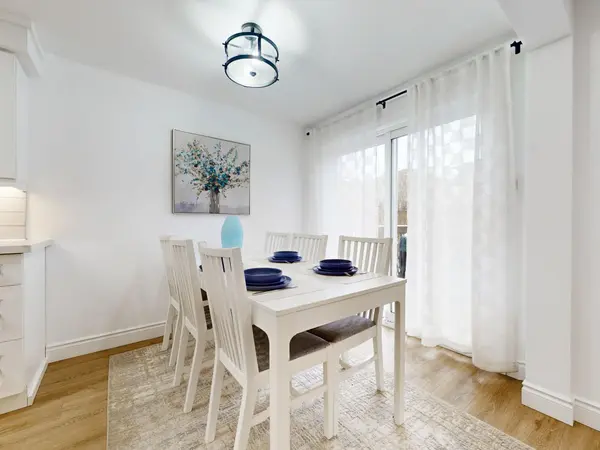 9 Booth LN, Barrie, ON L4N 0S5