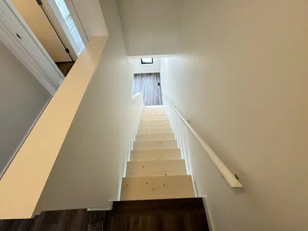 9 Rainwater LN, Barrie, ON L4N 9J6