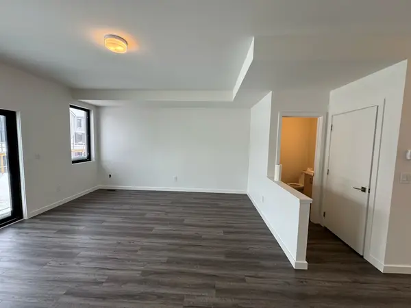 9 Rainwater LN, Barrie, ON L4N 9J6