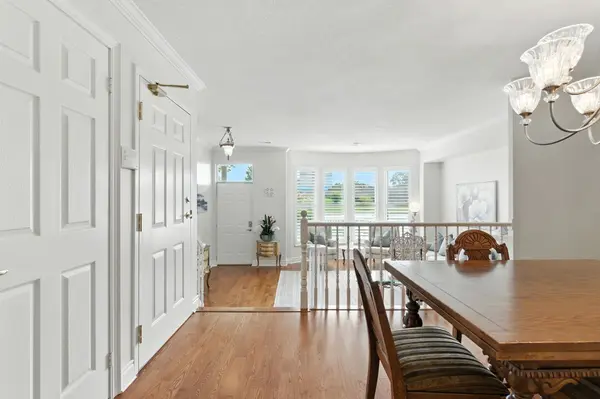 442 Maple AVE #7, Burlington, ON L7S 2L7