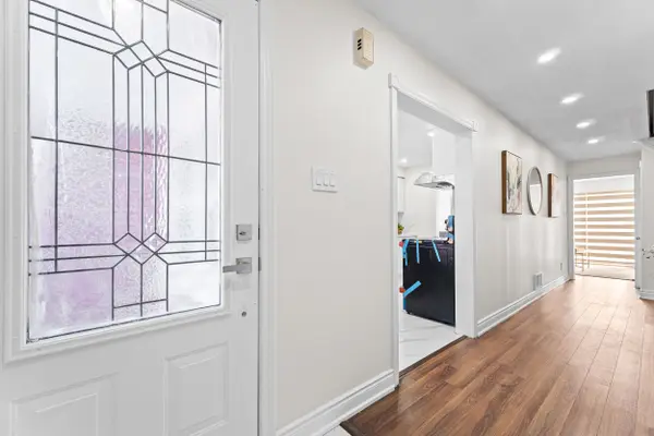 87 Tulip DR, Brampton, ON L6Y 3W9