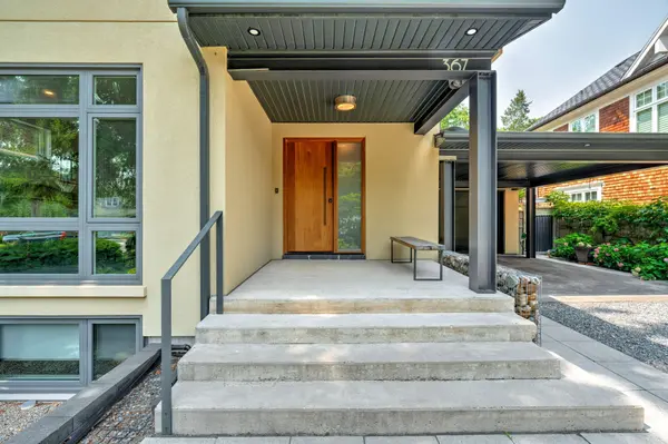 367 Spruce ST, Oakville, ON L6J 2H2