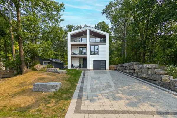 35 Walker ST, Lambton Shores, ON N0M 1T0