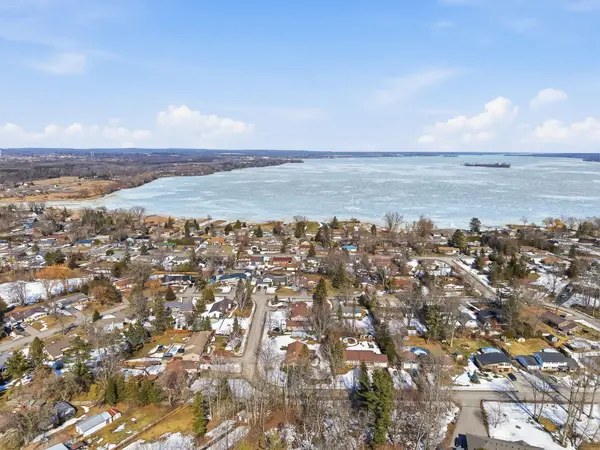 4 Wayne CRES, Quinte West, ON K0K 1L0