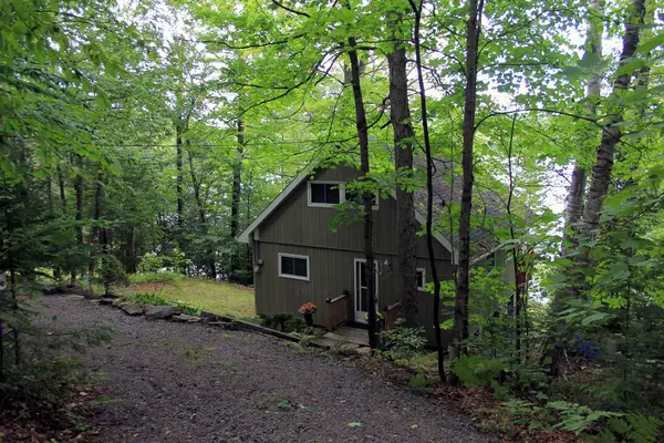 277 W Diamond Lake RD, Hastings Highlands, ON K0L 2A0