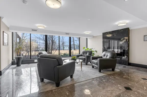 500 Green RD #214, Hamilton, ON L8E 3M6