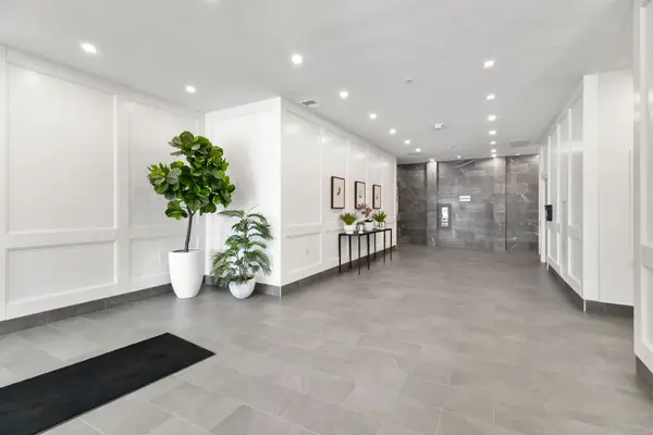 260 Villagewalk BLVD #411, London North, ON N6G 0W6