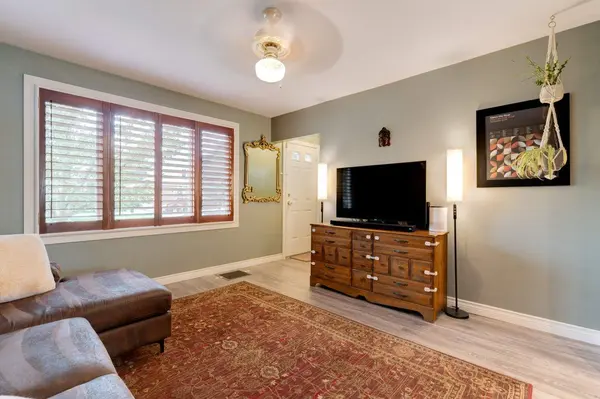 275 Montrose AVE, Hamilton, ON L8K 4Z5