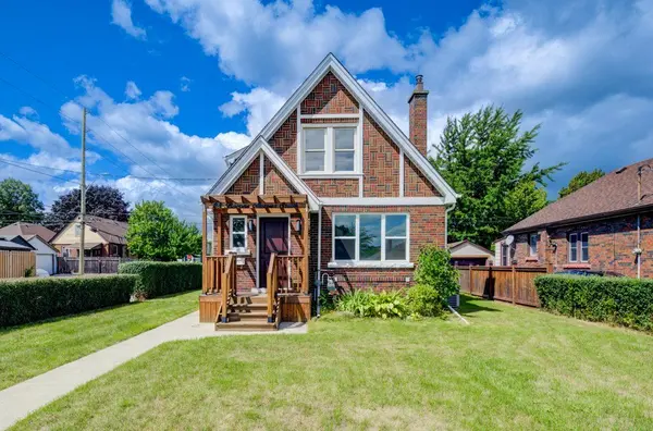 28 Barons AVE S, Hamilton, ON L8K 2X9