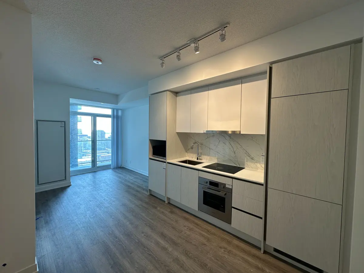 180 Front ST E #2709, Toronto C08, ON M5A 0A9