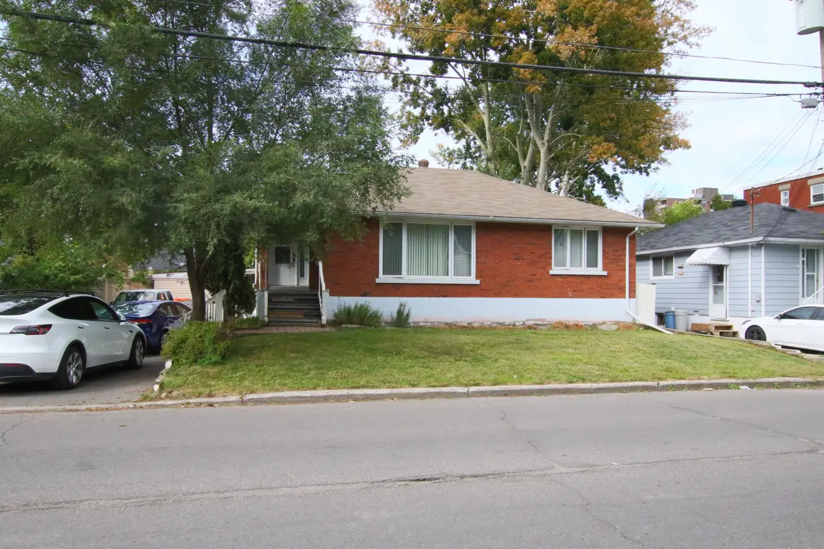 316 Lafontaine AVE, Vanier And Kingsview Park, ON K1L 6X2