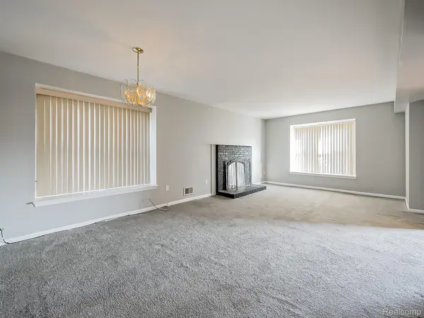 19500 W 11 Mile RD, Lathrup Village, MI 48076