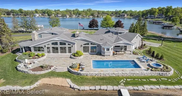 2210 Island Shore DR, Fenton Charter Township, MI 48430