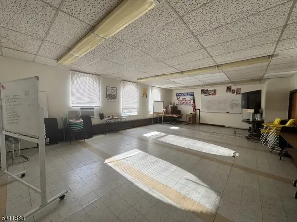 37 E Blackwell St, Dover Town, NJ 07801