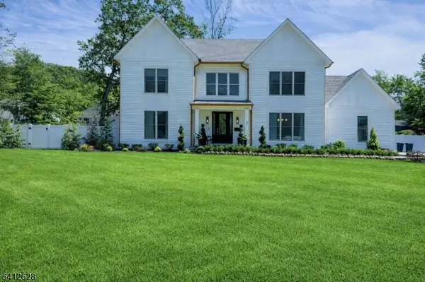 31 North Dr, Livingston Twp., NJ 07039