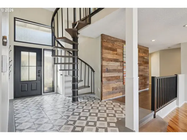 19760 WILDWOOD DR, West Linn, OR 97068