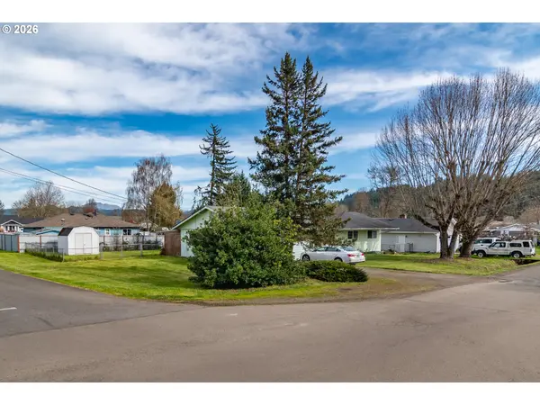 266 SHERWOOD DR, Sutherlin, OR 97479