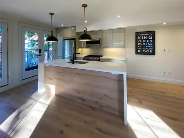 41 Rolyat ST #B, Toronto C01, ON M6J 1S5