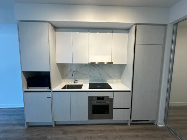 180 Front ST E #2709, Toronto C08, ON M5A 0A9