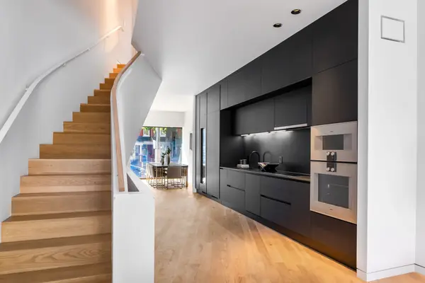 44 Foxley ST, Toronto C01, ON M6J 1R1