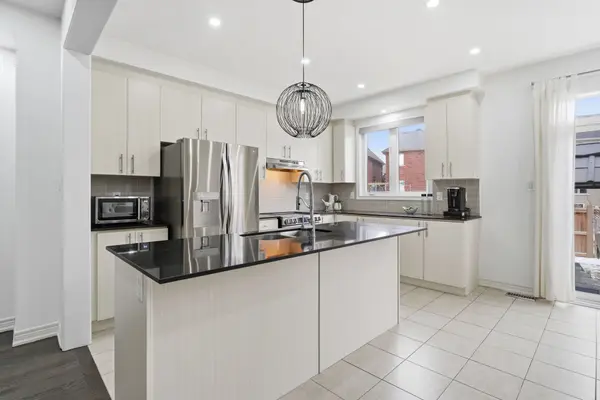 2056 Dale RD, Innisfil, ON L9S 0J8