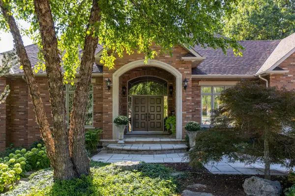 1285 Beaufort DR, Burlington, ON L7P 4V9