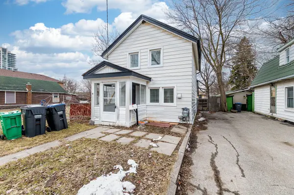 18 Hillcrest AVE, Brampton, ON L6W 1Y8