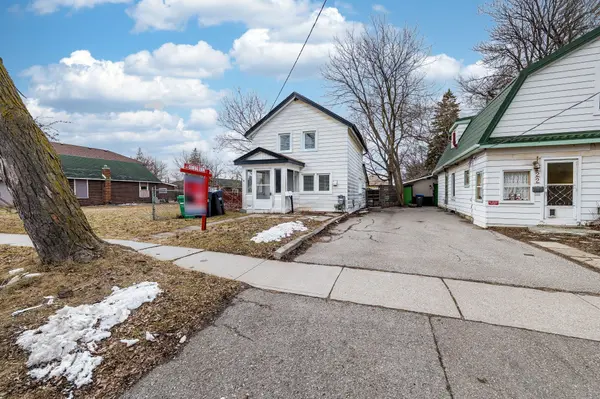 18 Hillcrest AVE, Brampton, ON L6W 1Y8