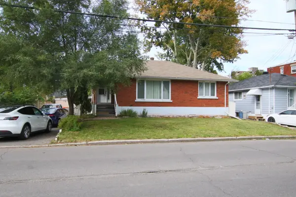 316 Lafontaine AVE, Vanier And Kingsview Park, ON K1L 6X2