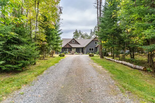 461 Rowanwood RD, Huntsville, ON P0B 1M0