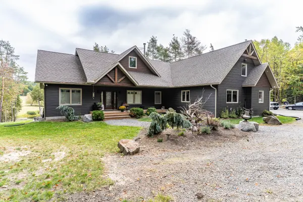 461 Rowanwood RD, Huntsville, ON P0B 1M0