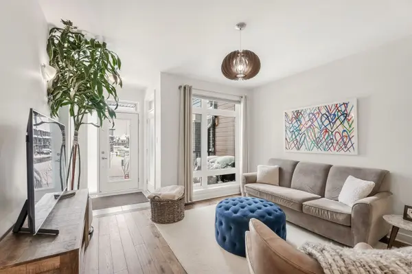 820 Ralph Hennessy Ave AVE, Blossom Park - Airport And Area, ON K1X 0E4