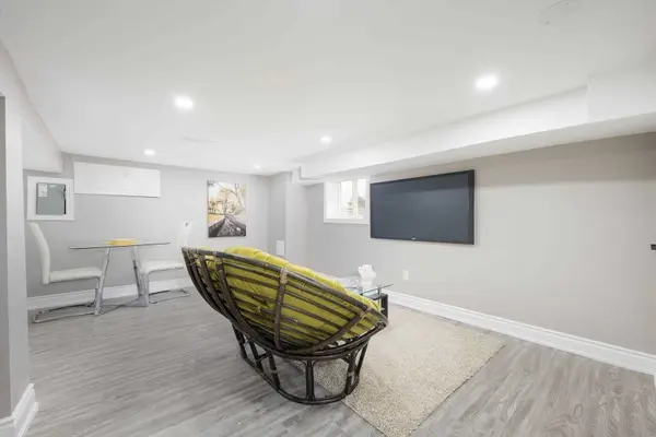 65 Nash RD N #Basement, Hamilton, ON L8H 2P5